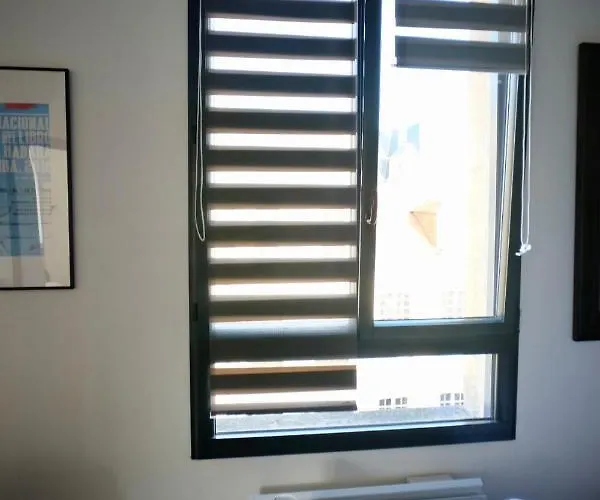 Le Perroquet Fringant, Rue Pietonne Et Quartier Historique